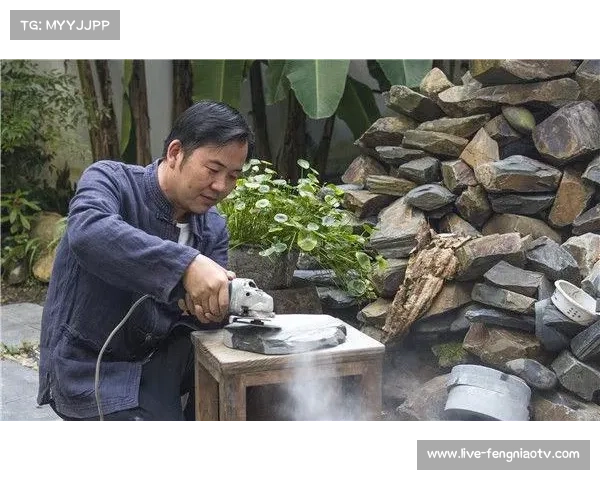 哈尔滨花滑赛期间鄂伦春族兽皮冰刀制作技艺精彩亮相传承非遗文化