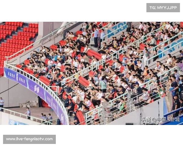 武汉经开队保开之战迎战蔡甸区 汉超焦点对决点燃球迷激情 武汉经开队保开之战迎战蔡甸区 汉超焦点对决点燃球迷激情