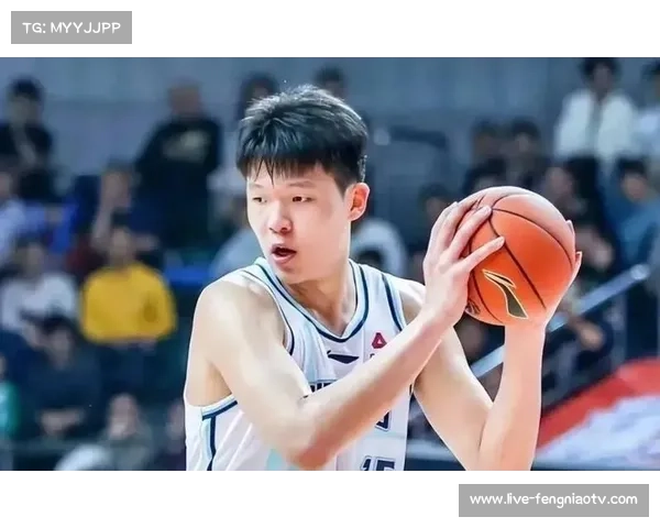 杨瀚森NBA对抗性获主帅肯定，手臂挂彩被誉“成长勋章”